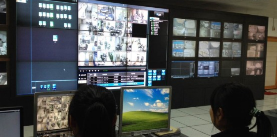 駐?？谌請蟀脖７? class=